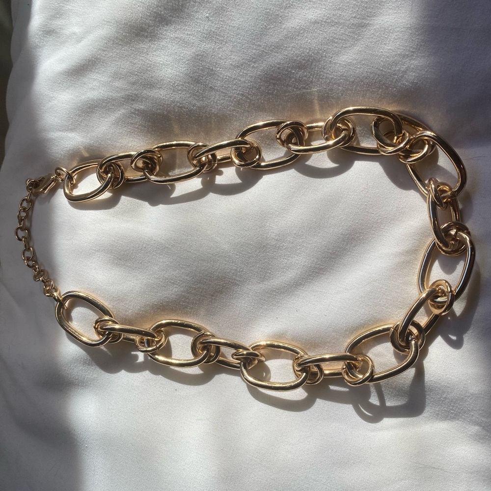 Gold chain necklace